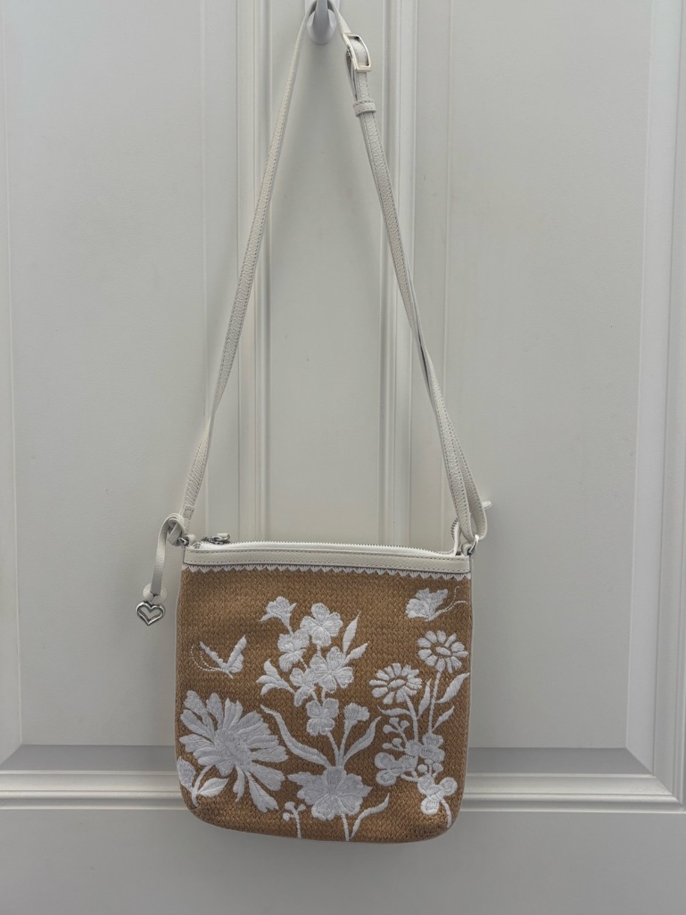 NWOT Brighton Carter Straw Messenger Bag - Picture 6 of 11